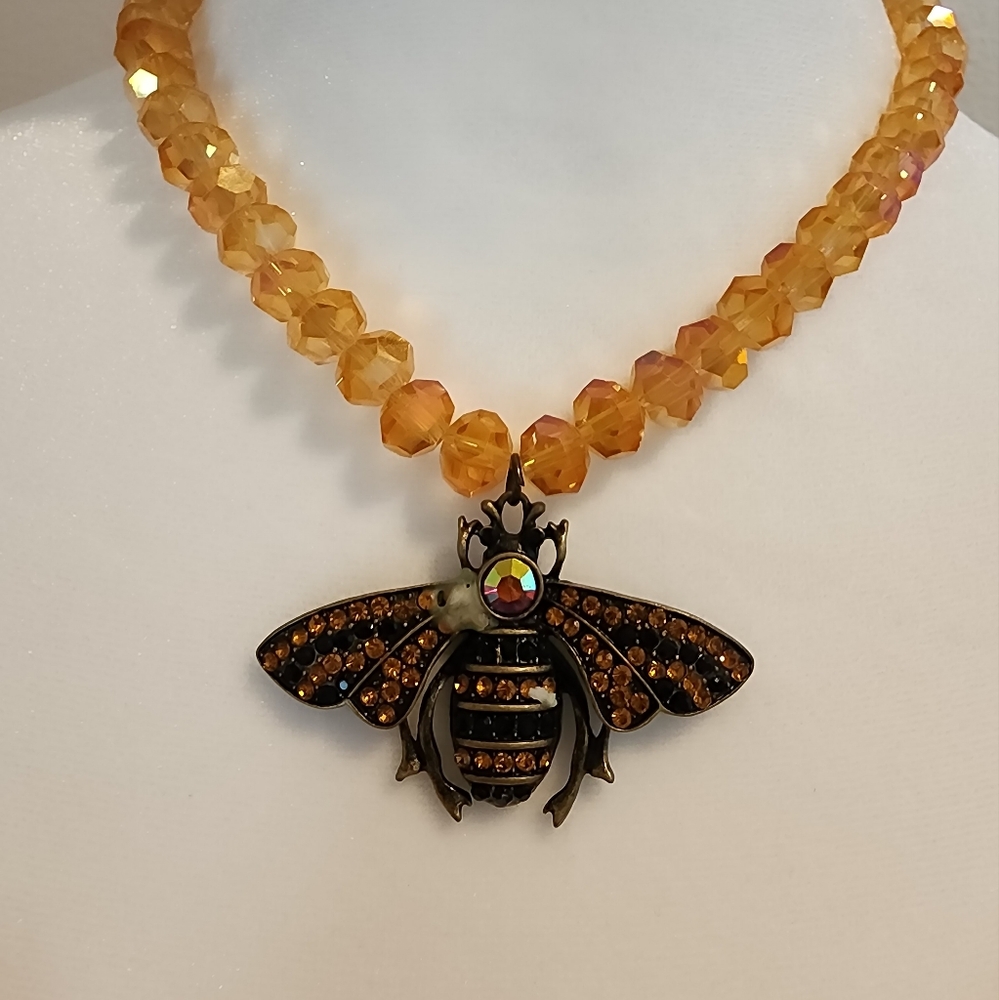 Necklave Bee new
